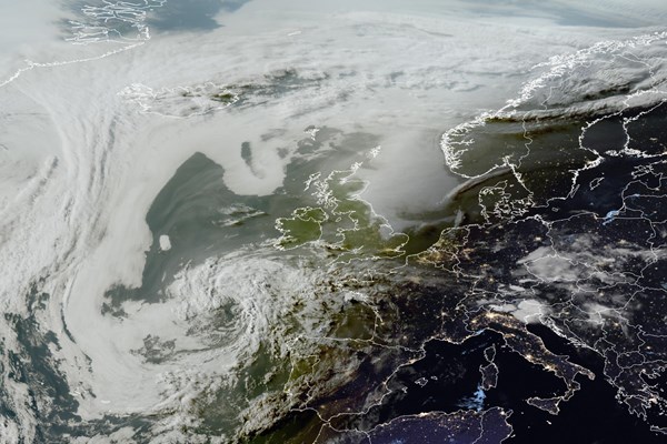 Latest EUMETSAT GeoColour satellite image of the UK and Europe