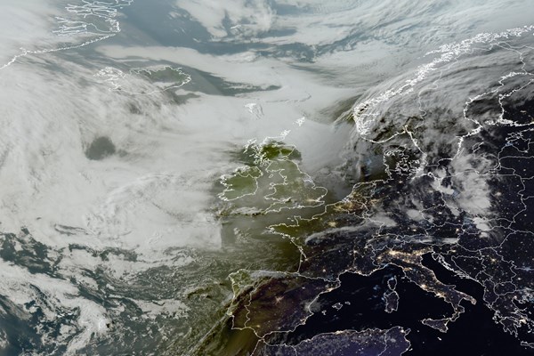 Latest EUMETSAT GeoColour satellite image of the UK and Europe