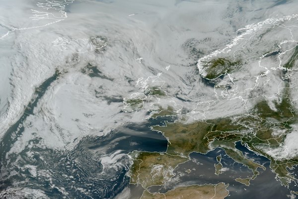 Latest EUMETSAT GeoColour satellite image of the UK and Europe