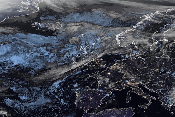 Latest EUMETSAT GeoColour satellite image of the UK and Europe