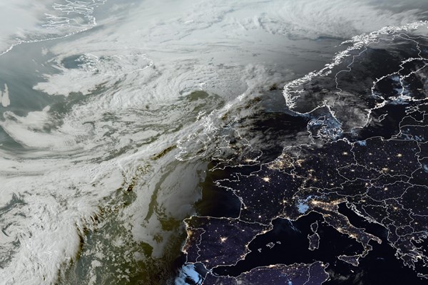 Latest EUMETSAT GeoColour satellite image of the UK and Europe