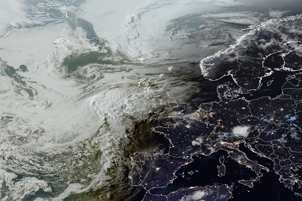 Latest EUMETSAT GeoColour satellite image of the UK and Europe