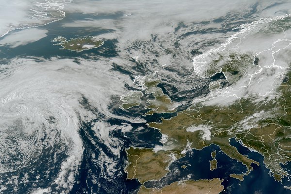 Latest EUMETSAT GeoColour satellite image of the UK and Europe