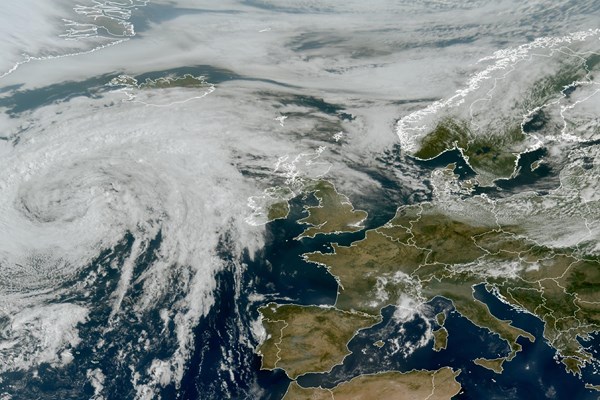 Latest EUMETSAT GeoColour satellite image of the UK and Europe