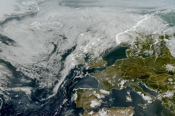 Latest EUMETSAT GeoColour satellite image of the UK and Europe