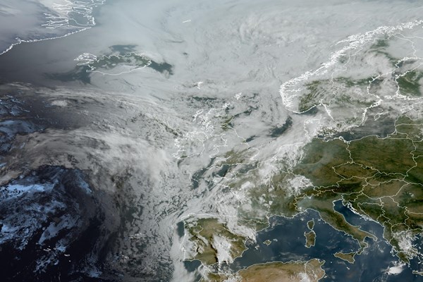 Latest EUMETSAT GeoColour satellite image of the UK and Europe