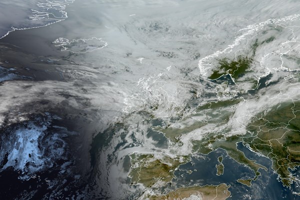 Latest EUMETSAT GeoColour satellite image of the UK and Europe