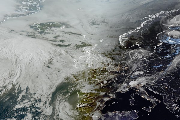 Latest EUMETSAT GeoColour satellite image of the UK and Europe