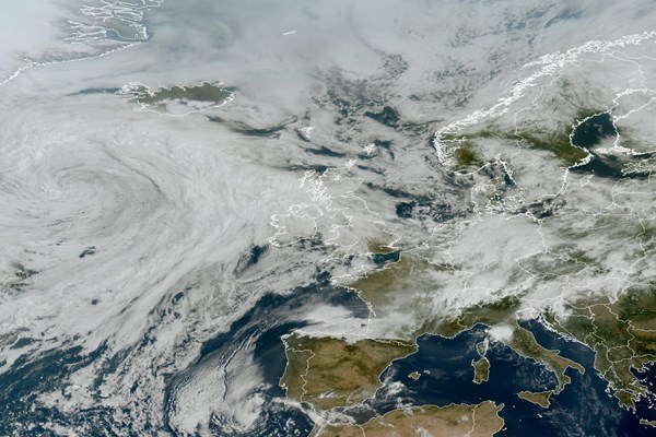 Latest EUMETSAT GeoColour satellite image of the UK and Europe
