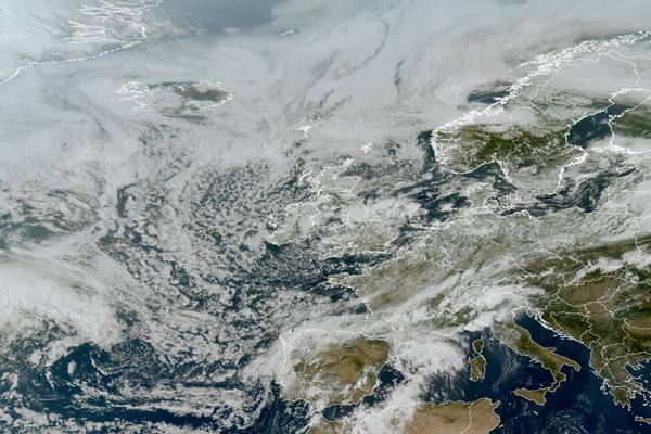 Latest EUMETSAT GeoColour satellite image of the UK and Europe