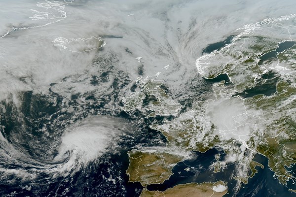 Latest EUMETSAT GeoColour satellite image of the UK and Europe