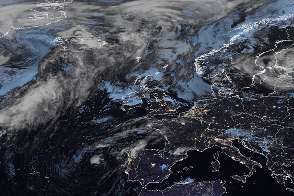 Latest EUMETSAT GeoColour satellite image of the UK and Europe