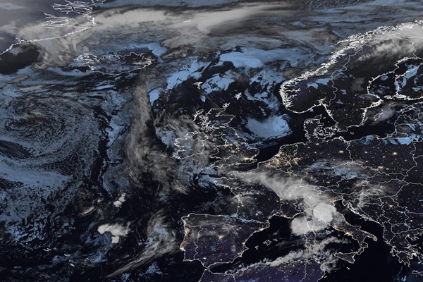 Latest EUMETSAT GeoColour satellite image of the UK and Europe