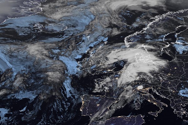 Latest EUMETSAT GeoColour satellite image of the UK and Europe