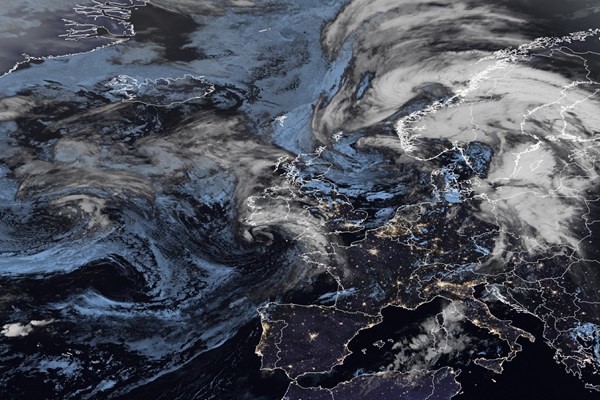 Latest EUMETSAT GeoColour satellite image of the UK and Europe