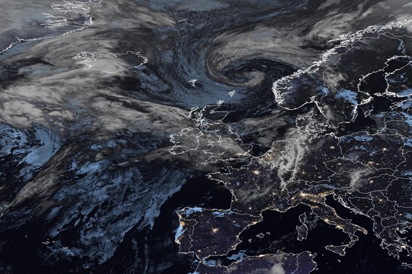 Latest EUMETSAT GeoColour satellite image of the UK and Europe