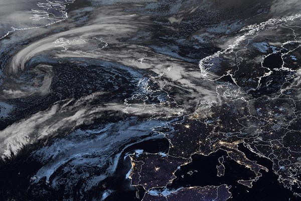 Latest EUMETSAT GeoColour satellite image of the UK and Europe
