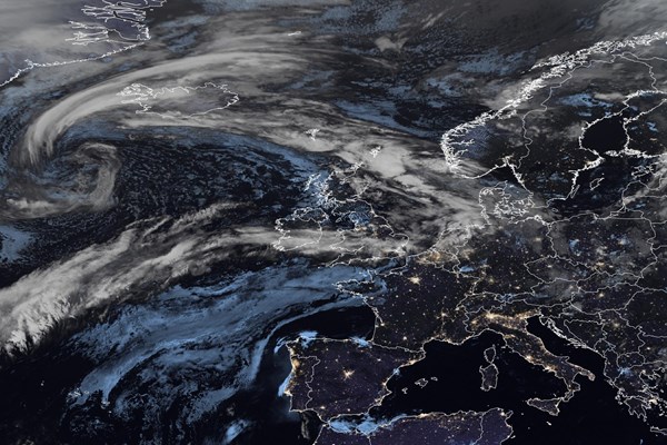 Latest EUMETSAT GeoColour satellite image of the UK and Europe