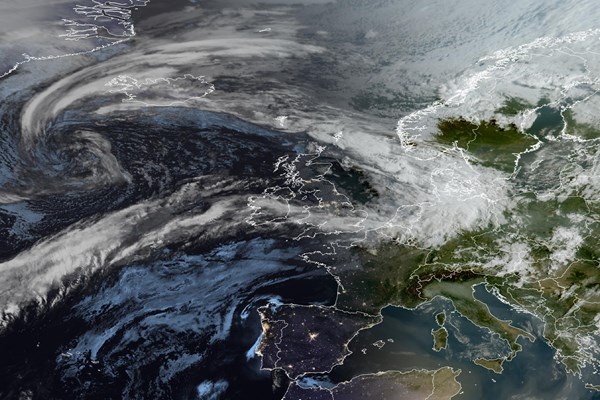 Latest EUMETSAT GeoColour satellite image of the UK and Europe