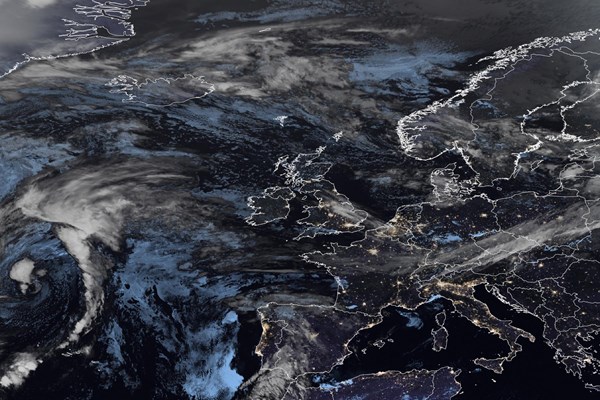 Latest EUMETSAT GeoColour satellite image of the UK and Europe