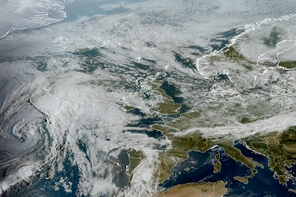 Latest EUMETSAT GeoColour satellite image of the UK and Europe