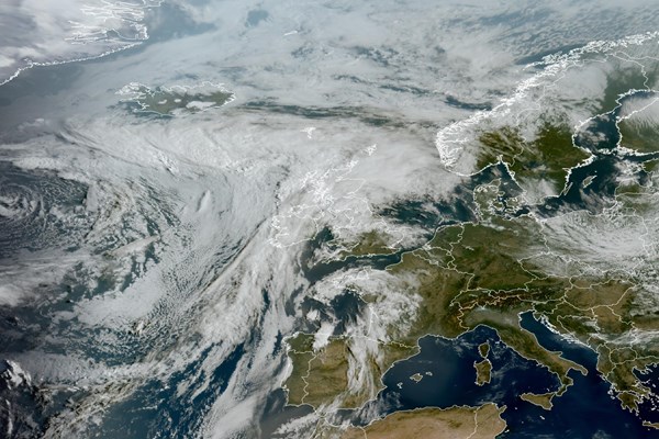 Latest EUMETSAT GeoColour satellite image of the UK and Europe