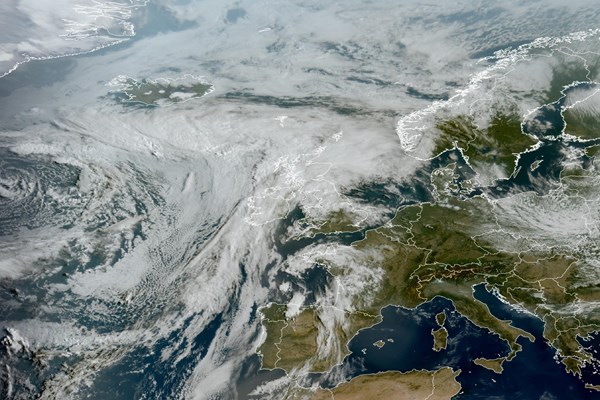Latest EUMETSAT GeoColour satellite image of the UK and Europe