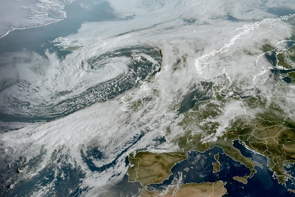 Latest EUMETSAT GeoColour satellite image of the UK and Europe