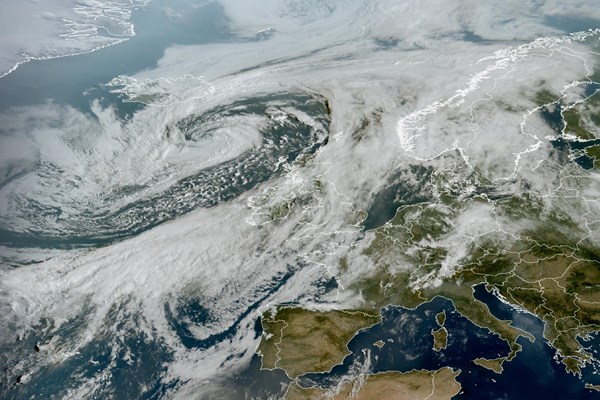 Latest EUMETSAT GeoColour satellite image of the UK and Europe