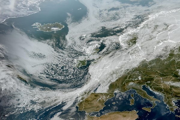 Latest EUMETSAT GeoColour satellite image of the UK and Europe