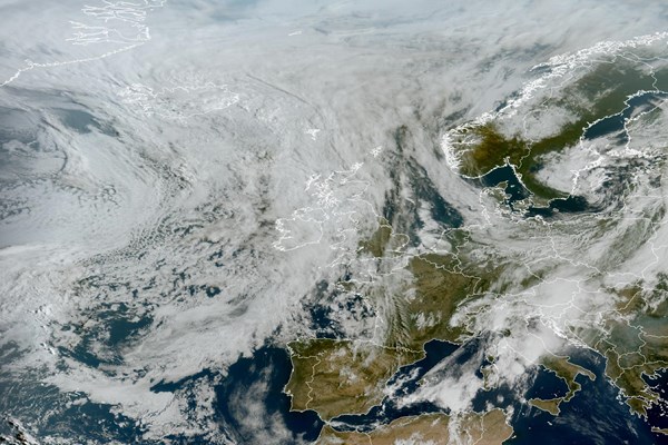 Latest EUMETSAT GeoColour satellite image of the UK and Europe