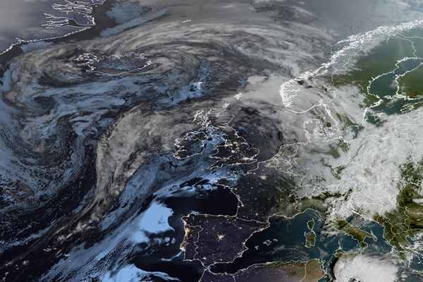 Latest EUMETSAT GeoColour satellite image of the UK and Europe