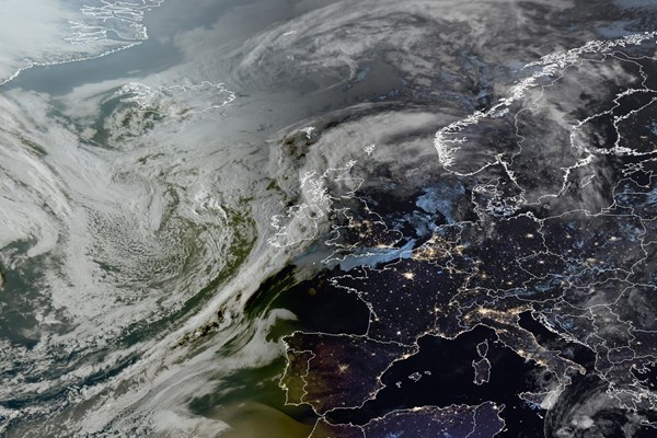 Latest EUMETSAT GeoColour satellite image of the UK and Europe