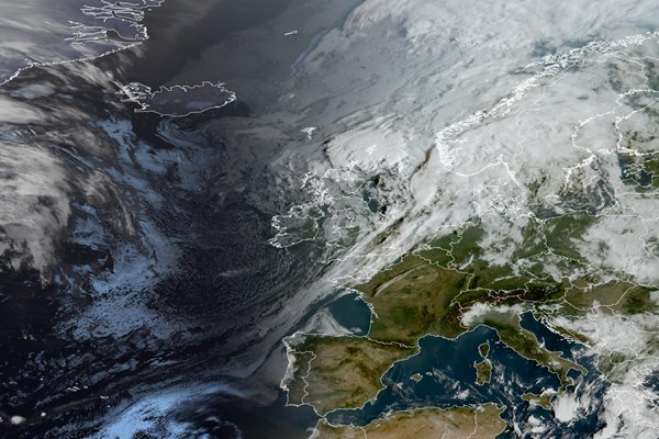 Latest EUMETSAT GeoColour satellite image of the UK and Europe