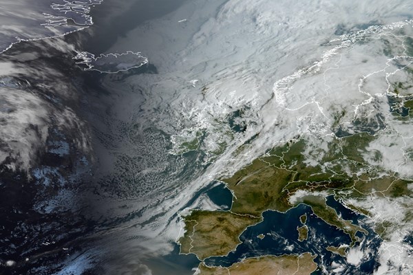 Latest EUMETSAT GeoColour satellite image of the UK and Europe