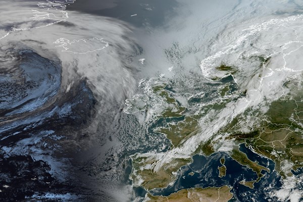 Latest EUMETSAT GeoColour satellite image of the UK and Europe