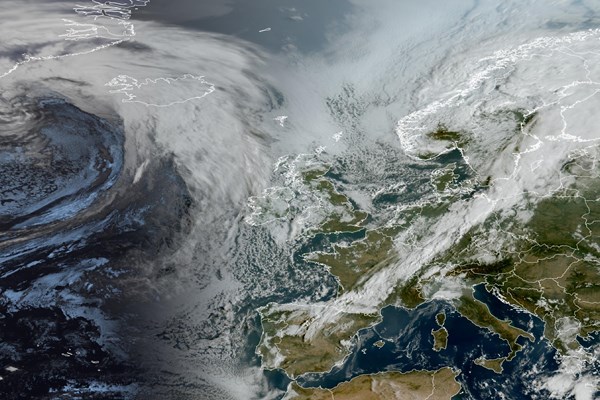 Latest EUMETSAT GeoColour satellite image of the UK and Europe