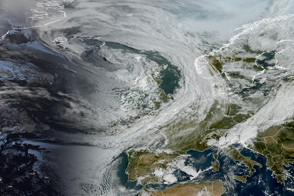 Latest EUMETSAT GeoColour satellite image of the UK and Europe