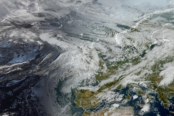 Latest EUMETSAT GeoColour satellite image of the UK and Europe