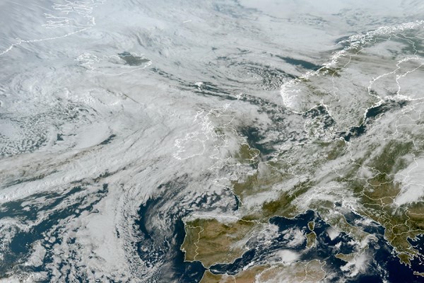 Latest EUMETSAT GeoColour satellite image of the UK and Europe