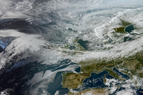 Latest EUMETSAT GeoColour satellite image of the UK and Europe