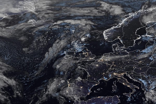 Latest EUMETSAT GeoColour satellite image of the UK and Europe