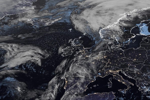 Latest EUMETSAT GeoColour satellite image of the UK and Europe