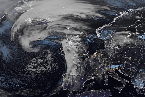 Latest EUMETSAT GeoColour satellite image of the UK and Europe