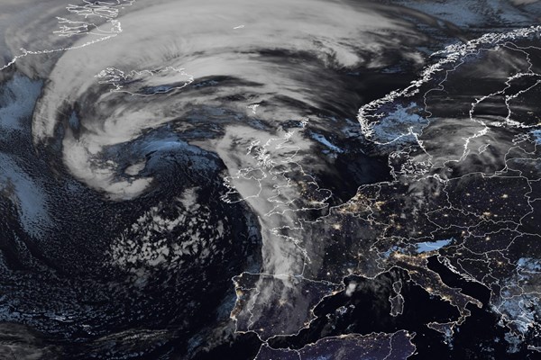 Latest EUMETSAT GeoColour satellite image of the UK and Europe