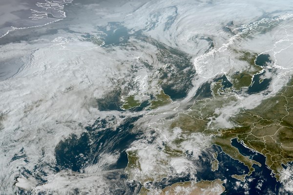 Latest EUMETSAT GeoColour satellite image of the UK and Europe