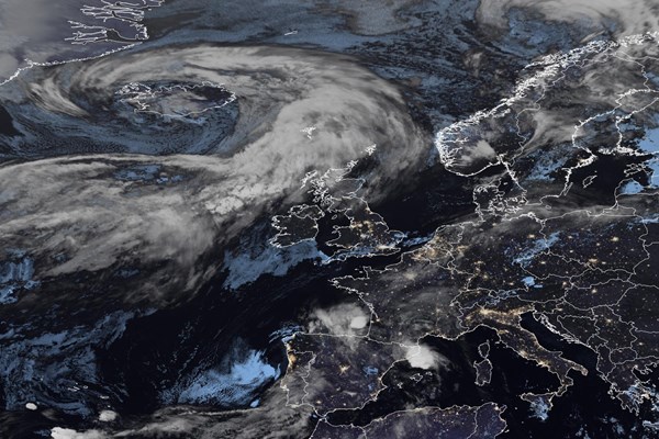 Latest EUMETSAT GeoColour satellite image of the UK and Europe