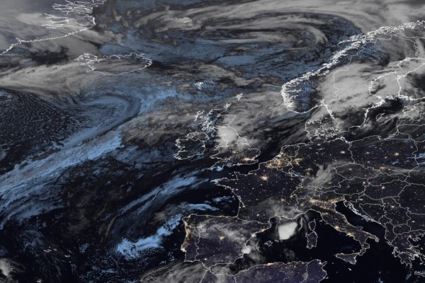 Latest EUMETSAT GeoColour satellite image of the UK and Europe