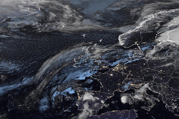 Latest EUMETSAT GeoColour satellite image of the UK and Europe