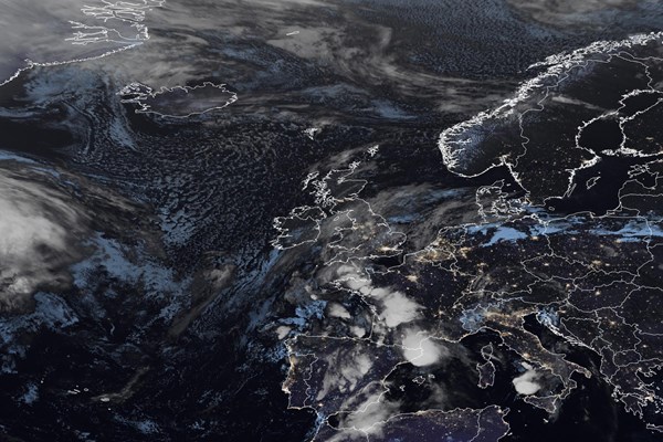 Latest EUMETSAT GeoColour satellite image of the UK and Europe